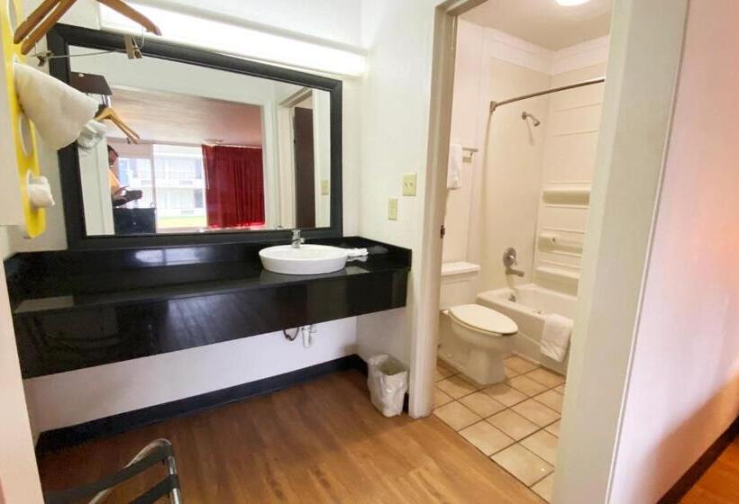 فندق على الطريق Landmark