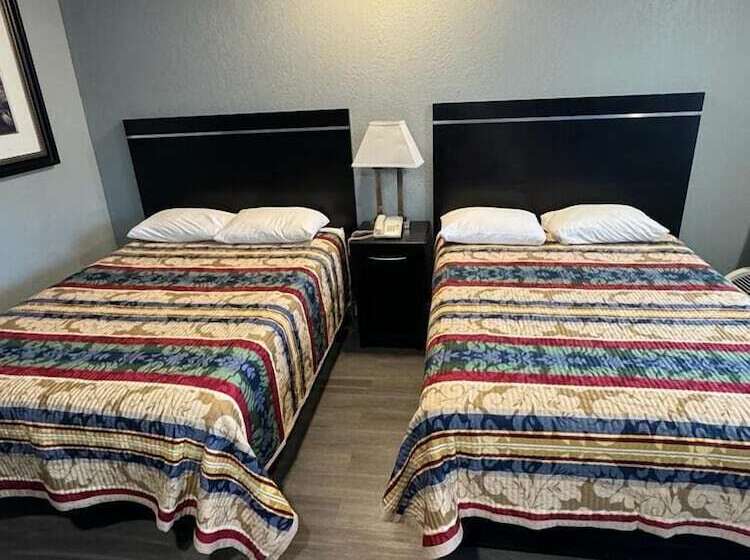 فندق على الطريق Midtown Lodge