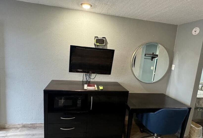 فندق على الطريق Midtown Lodge