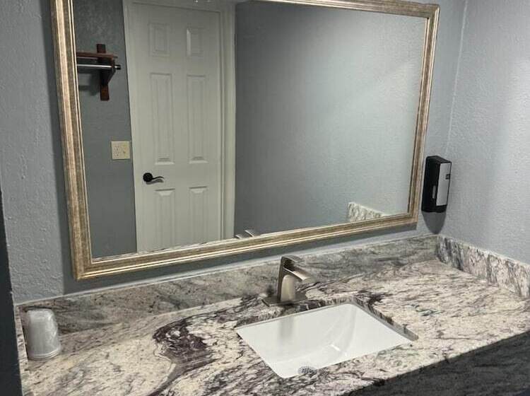 モーテル Midtown Lodge