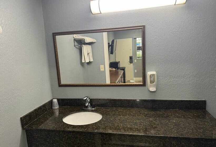 فندق على الطريق Midtown Lodge