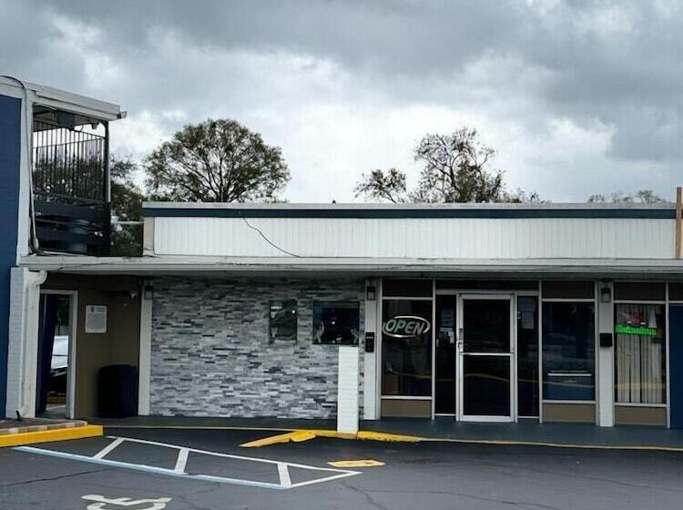 モーテル Midtown Lodge