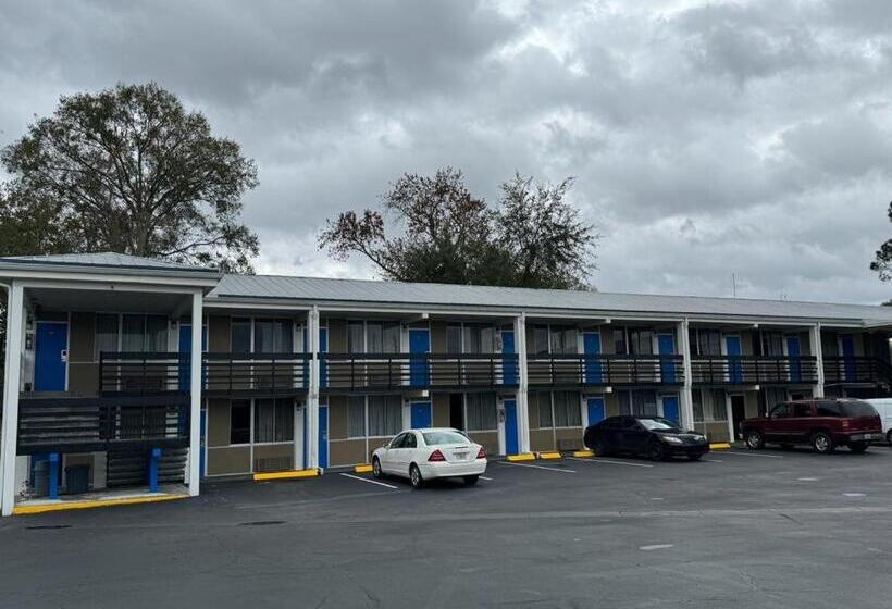 モーテル Midtown Lodge