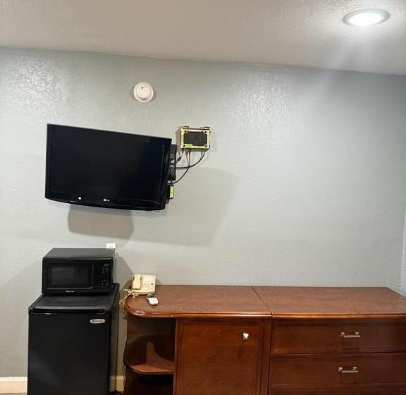 فندق على الطريق Midtown Lodge