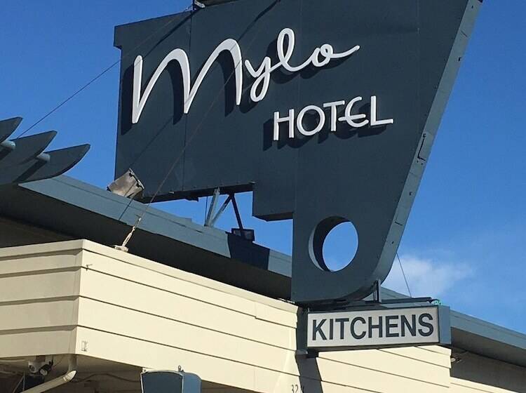 فندق على الطريق Mylo