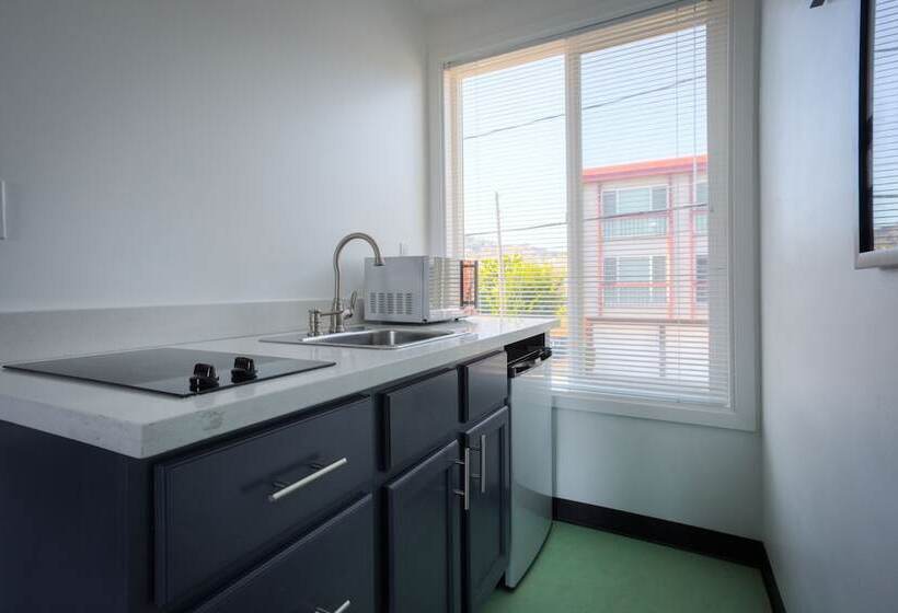 فندق على الطريق Mylo