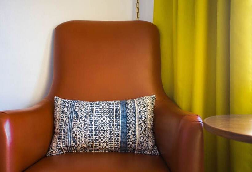 فندق على الطريق Mylo