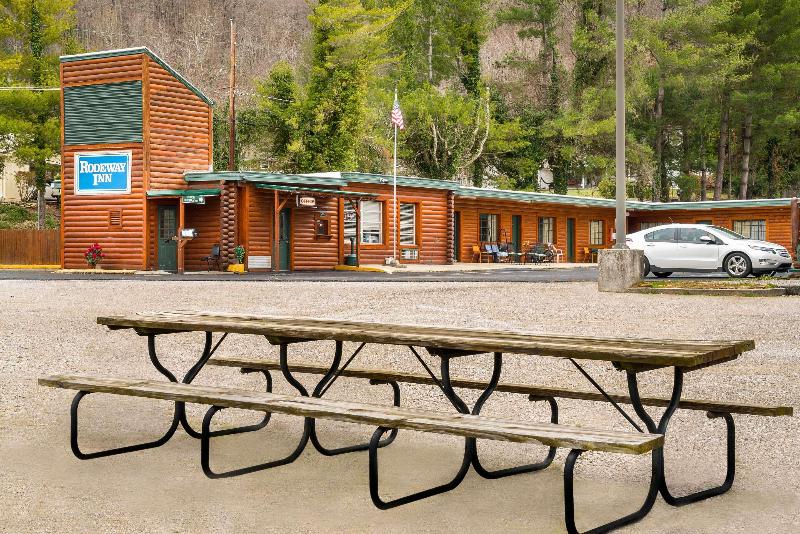 מוטל Rodeway Inn