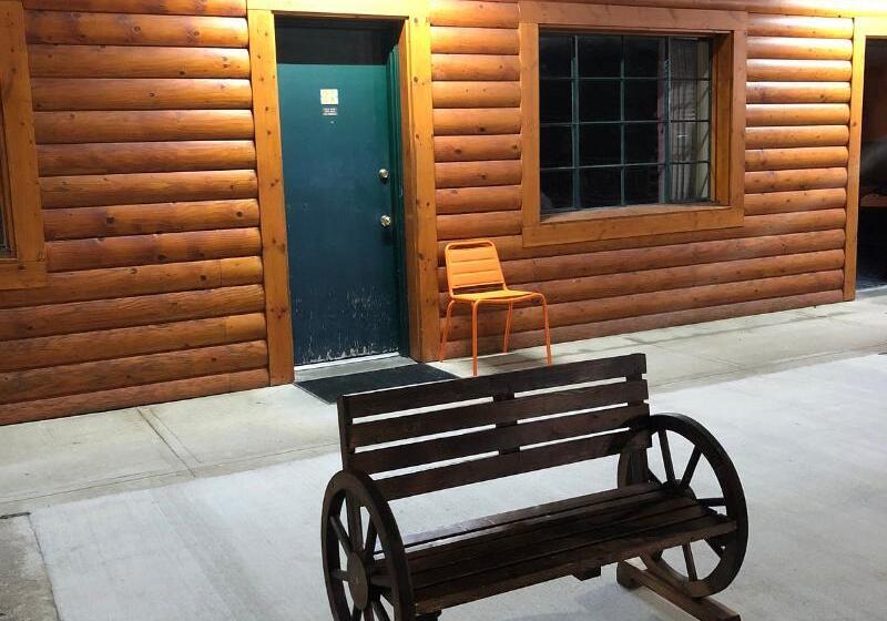 מוטל Rodeway Inn