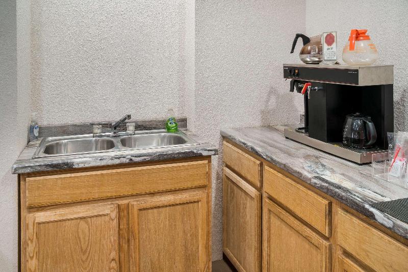 モーテル Rodeway Inn