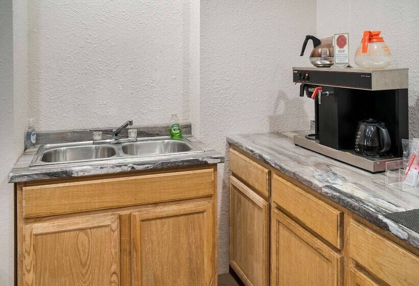 Мотель Rodeway Inn