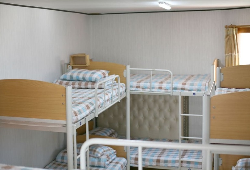 Пансион Guesthouse In Gangneung Myunggane