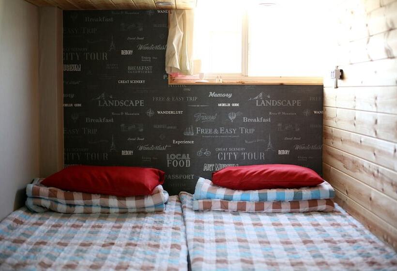 Пансион Guesthouse In Gangneung Myunggane