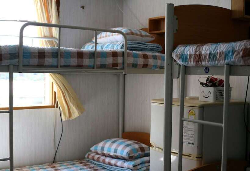 Пансион Guesthouse In Gangneung Myunggane