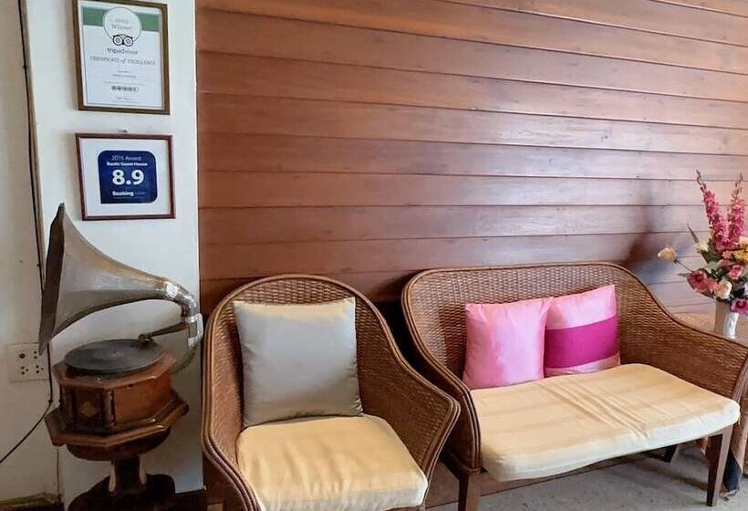 פנסיון Rustic Guest House