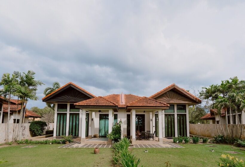 אתר נופש Borneo Beach Villas