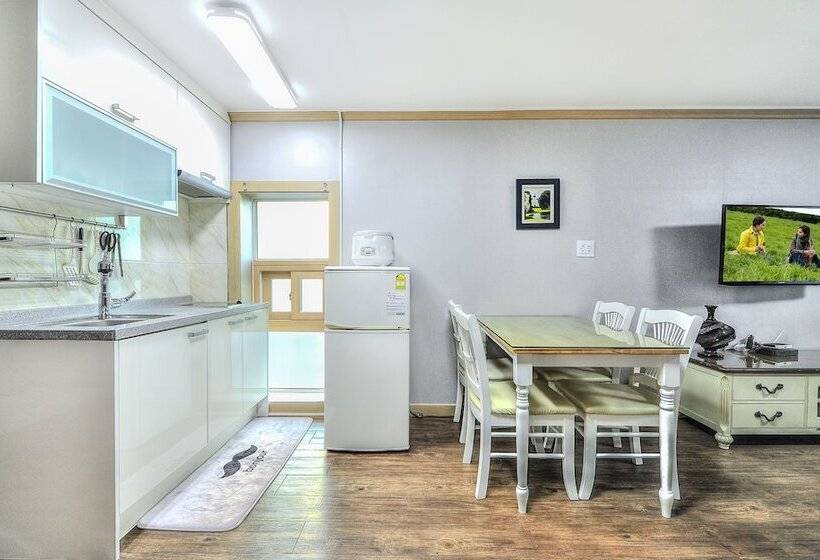 Sokcho Esher House Pension