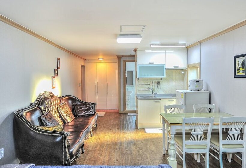 Sokcho Esher House Pension