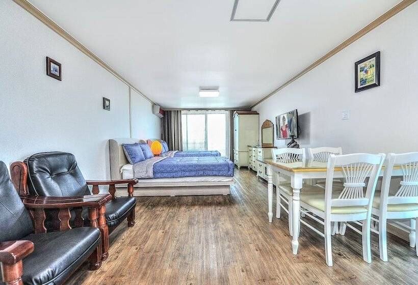 Sokcho Esher House Pension