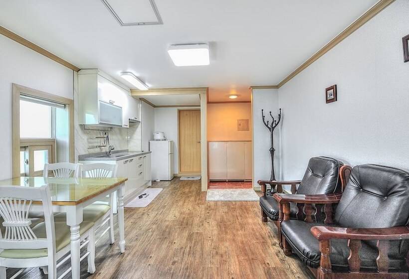 Sokcho Esher House Pension