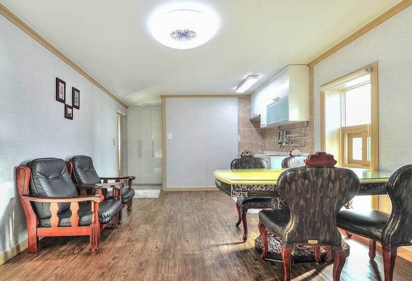 Sokcho Esher House Pension