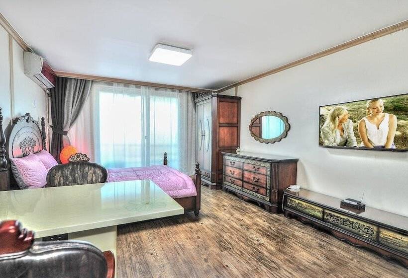 Sokcho Esher House Pension