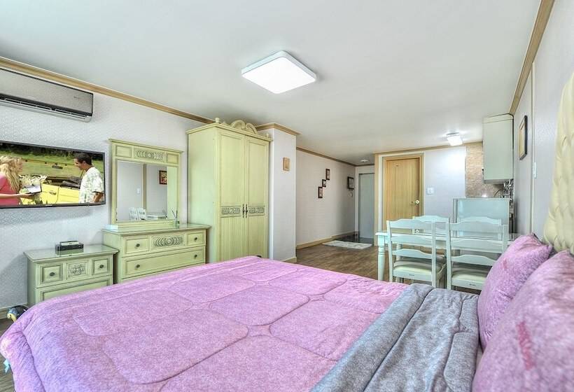 Sokcho Esher House Pension