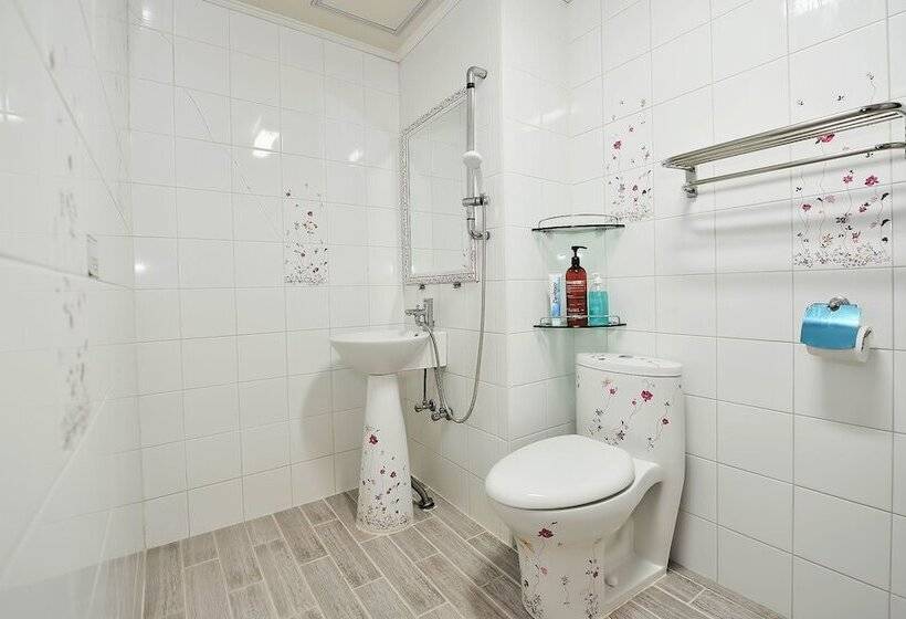 Sokcho Esher House Pension