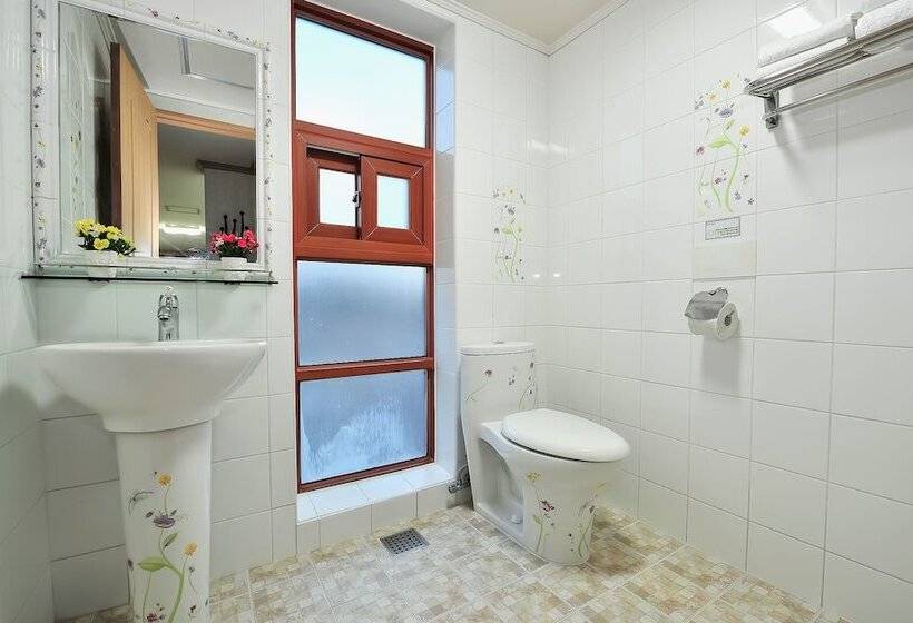 Sokcho Esher House Pension