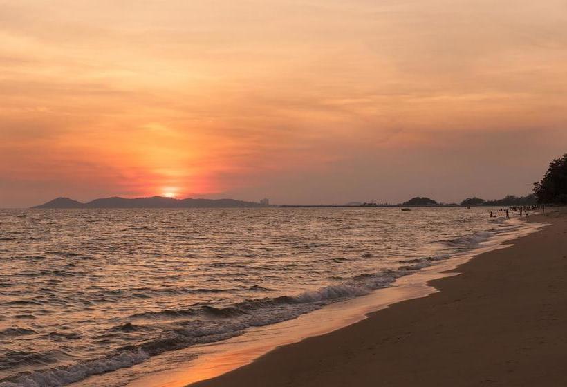 The Oriental Beach Resort