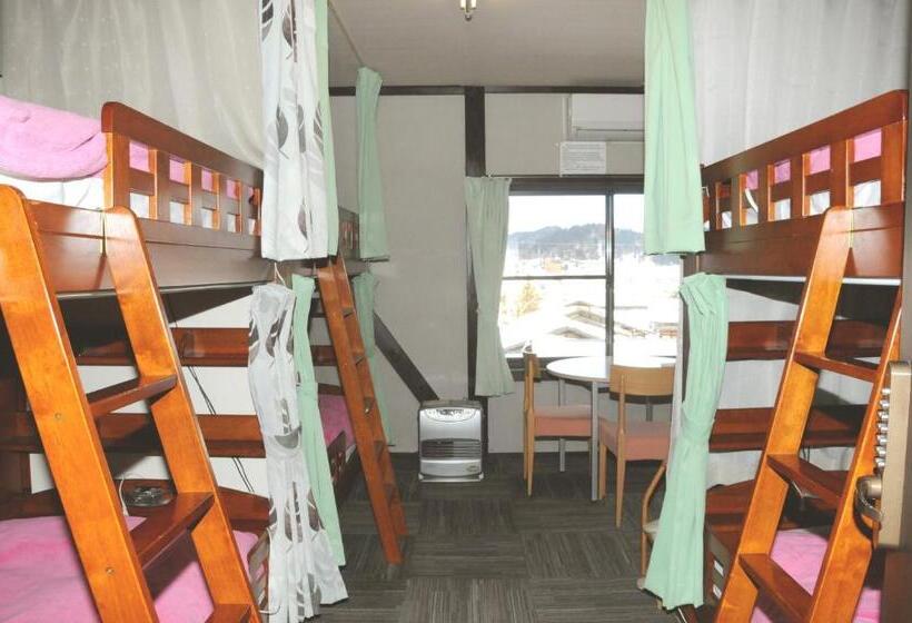 Общежитие Sakura Guest House