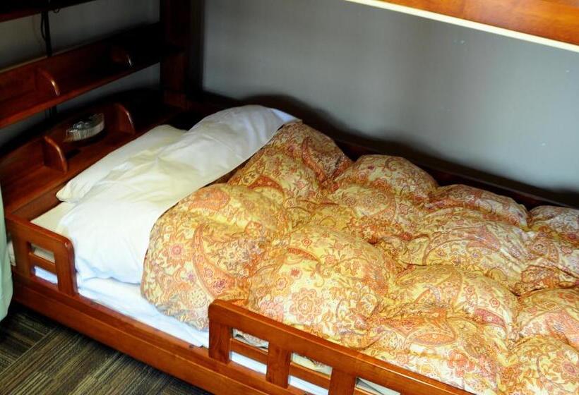 Общежитие Sakura Guest House