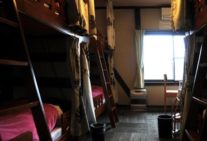 Общежитие Sakura Guest House