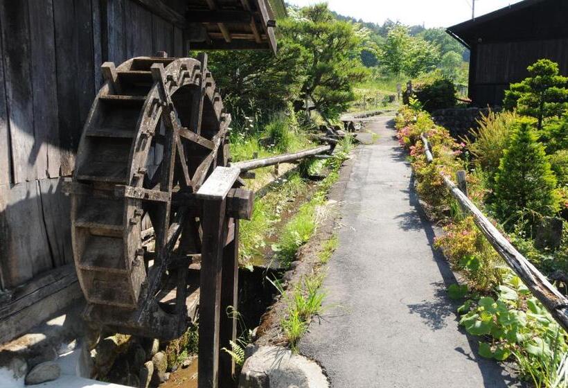 Общежитие Sakura Guest House