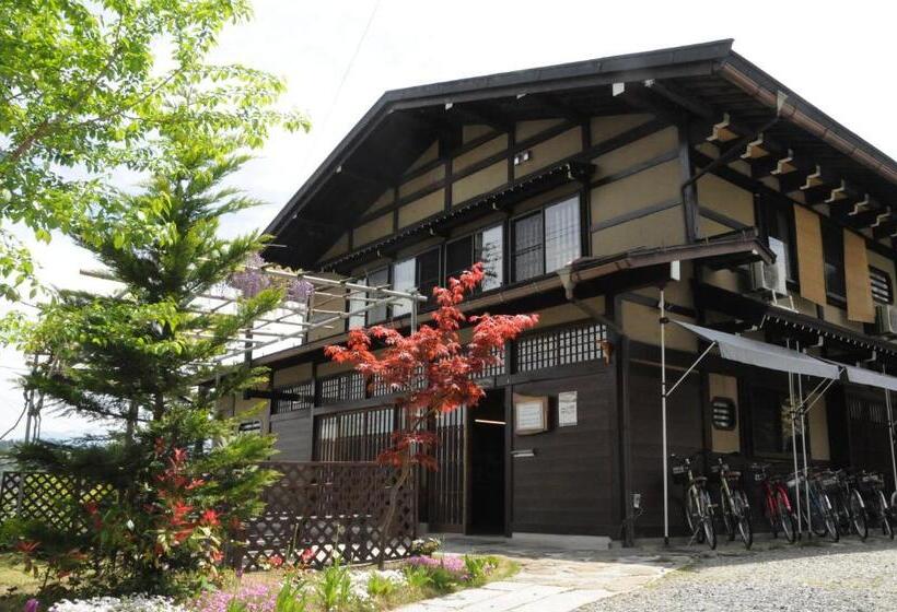 Общежитие Sakura Guest House
