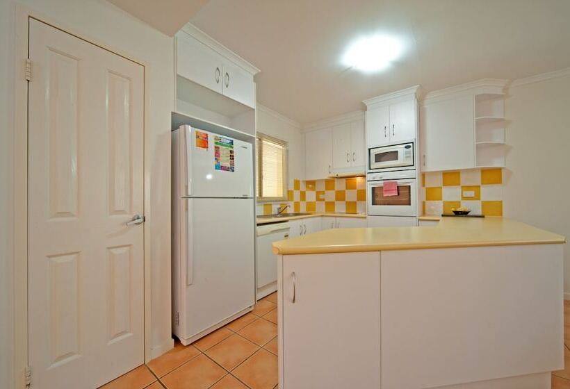 At Beach Court Holiday Villas