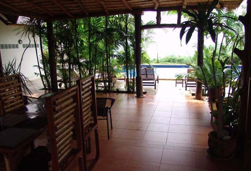 Bamboo Hideaway Resort