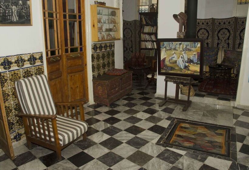 تختخواب و صبحانه Bayt Alice Hostel