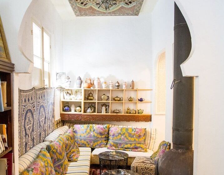 تختخواب و صبحانه Bayt Alice Hostel