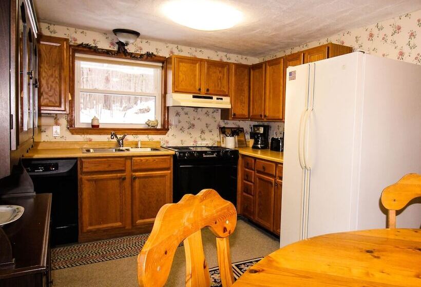 تختخواب و صبحانه The Nutmeg Inn