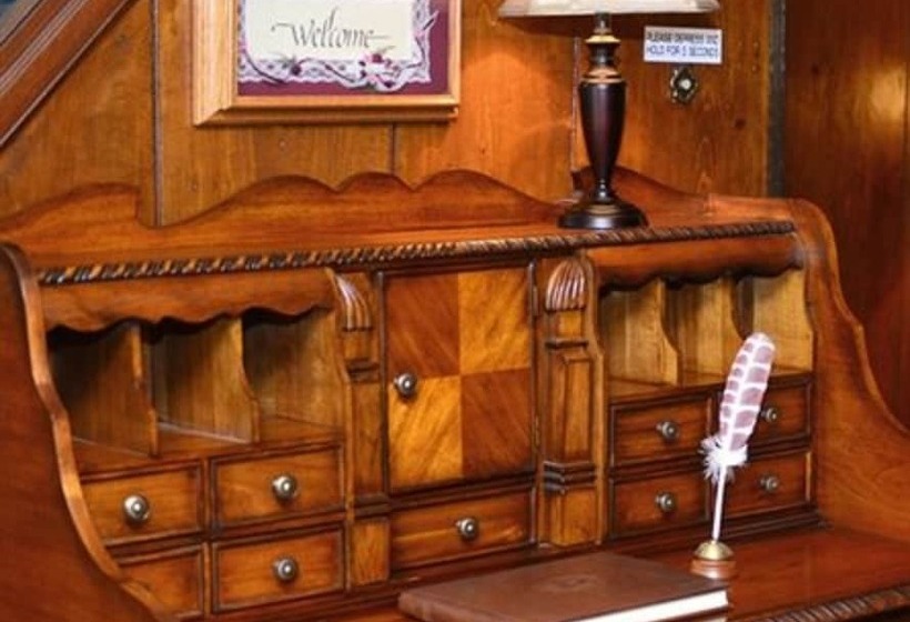 تختخواب و صبحانه The Nutmeg Inn