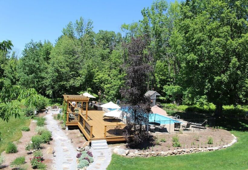 تختخواب و صبحانه The Nutmeg Inn