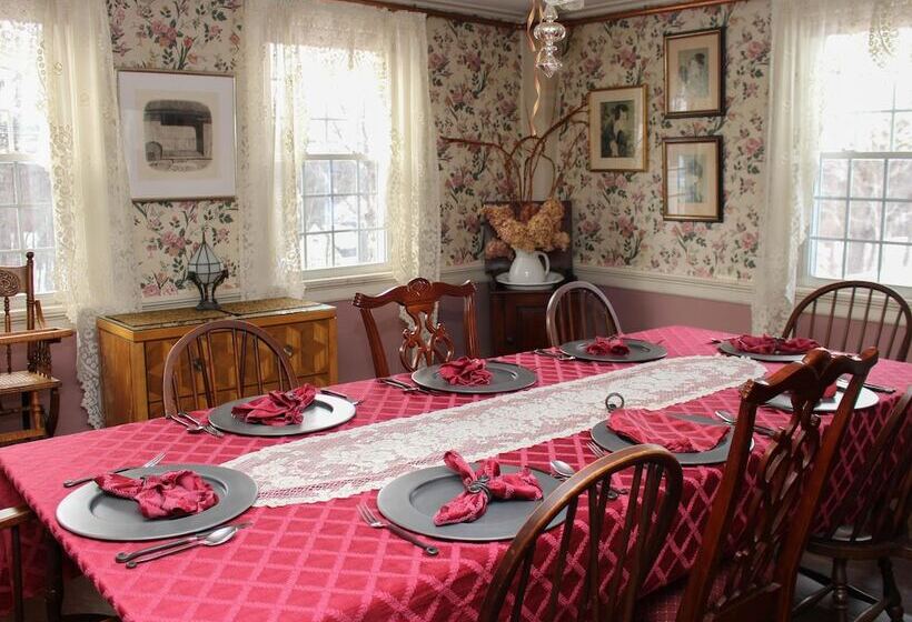 مبيت وإفطار The Nutmeg Inn