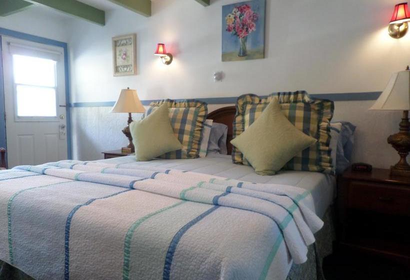 Claddagh Motel & Suites