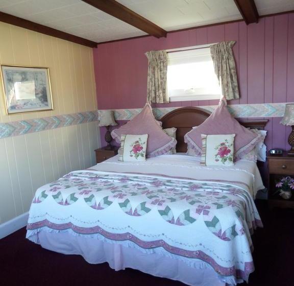 Claddagh Motel & Suites