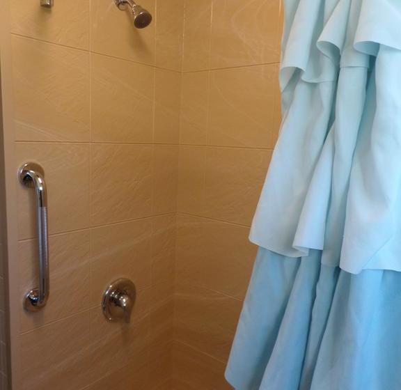 Claddagh Motel & Suites