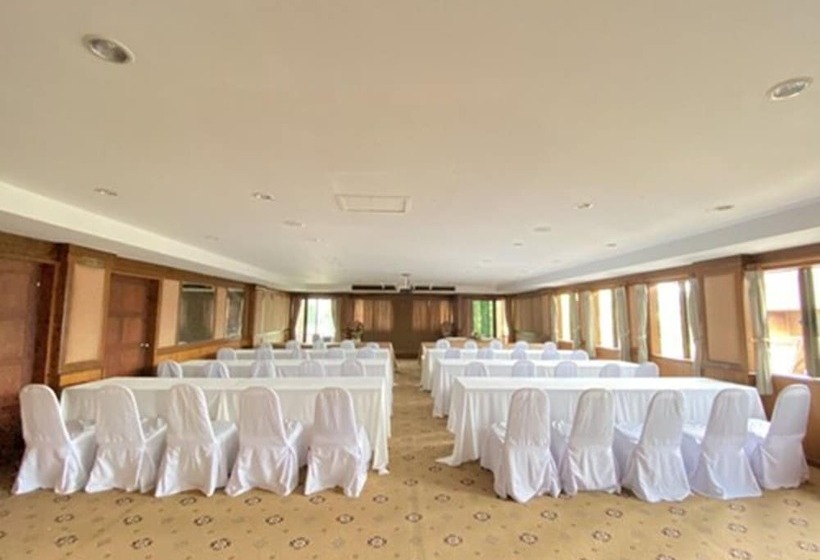 בית מלון כפרי 100 Islands Resort & Spa