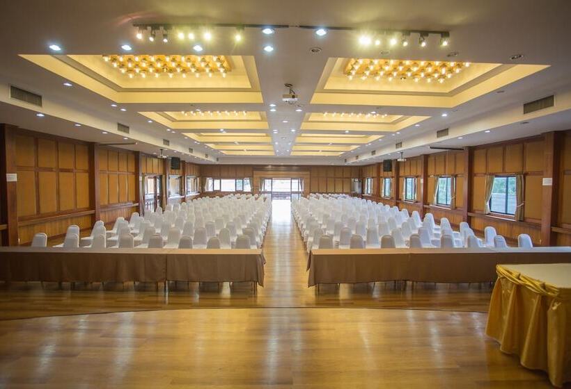 בית מלון כפרי 100 Islands Resort & Spa