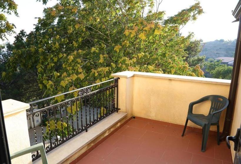 ホテル Agriturismo Monticelli