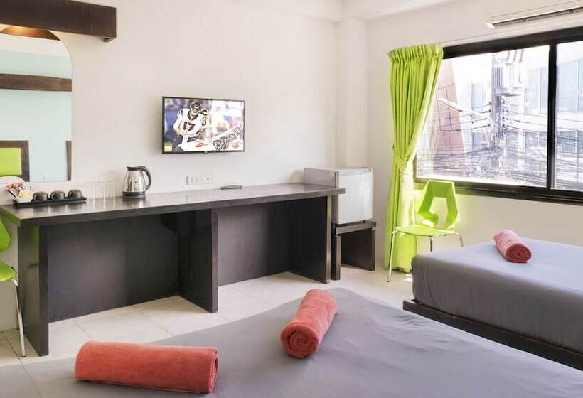 Отель Ubox Samui Hostel Chaweng Beach